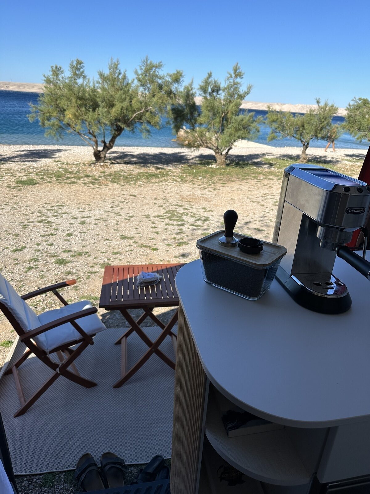Outdoor Sitzplatz vor dem Camper